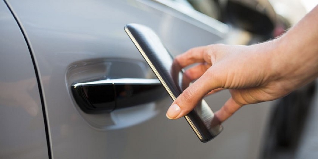 NFC use case: Smartphone unlocking a car