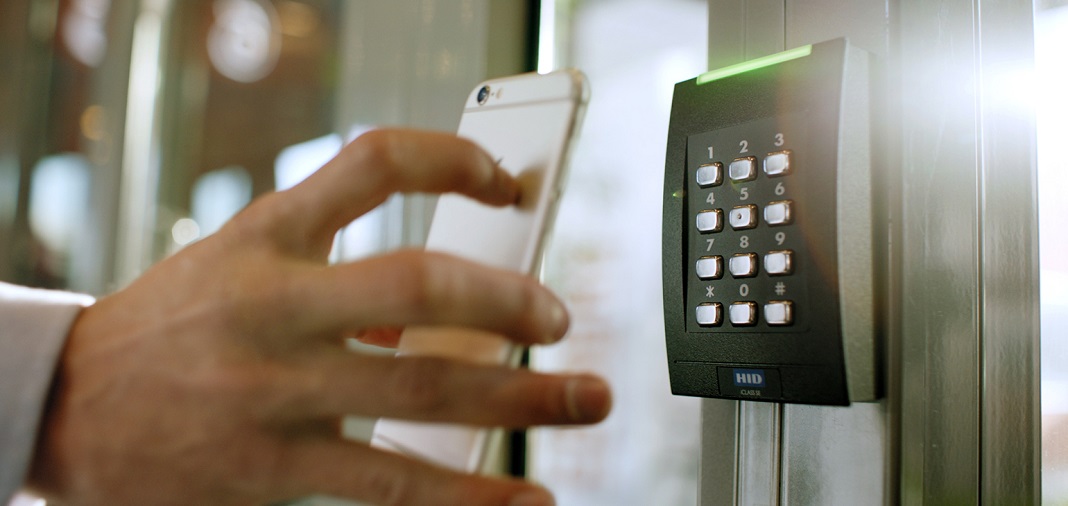 NFC use case: Smartphone unlocking a door