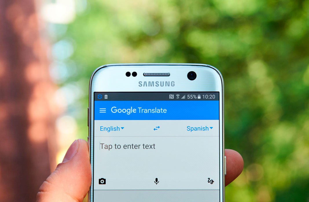  Google Translate app on a Samsung smartphone 