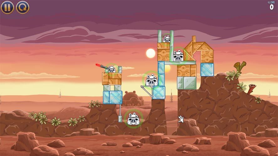 Angry Birds Star Wars II: desertic image with some building structures and angry birds in the form of Star Wars soldiers