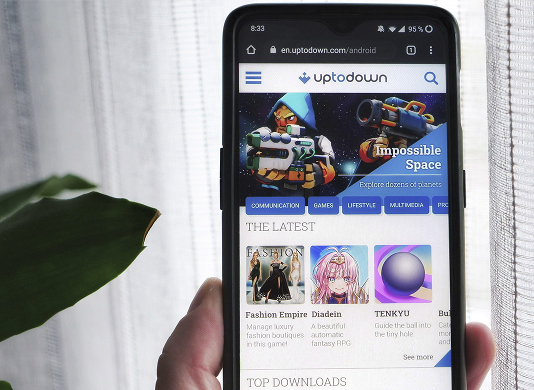 Uptodown homepage smartphone